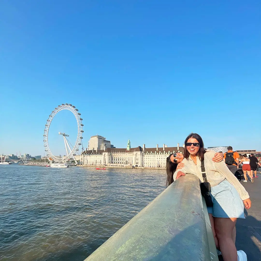 Girls on London Bridge