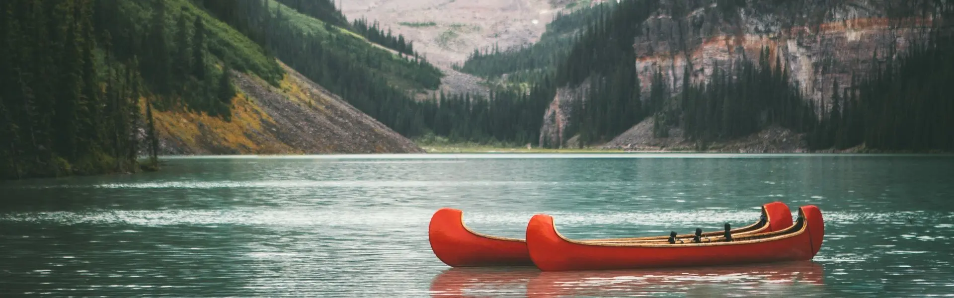 Canadian lake - Andrew Ly via Unsplash